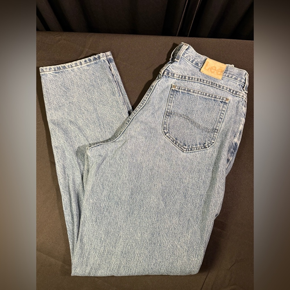 Vintage Lee Women’s Denim Light Blue Straight Leg Jeans. 16L (33 1/2 x 34)